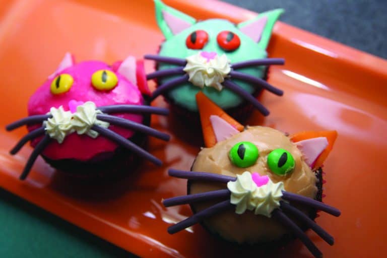 These Cat Cupcakes Are (Almost) Too Cute to Eat!