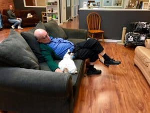 75-Year-Old Man Visits the Shelter Daily to Nap With Cats