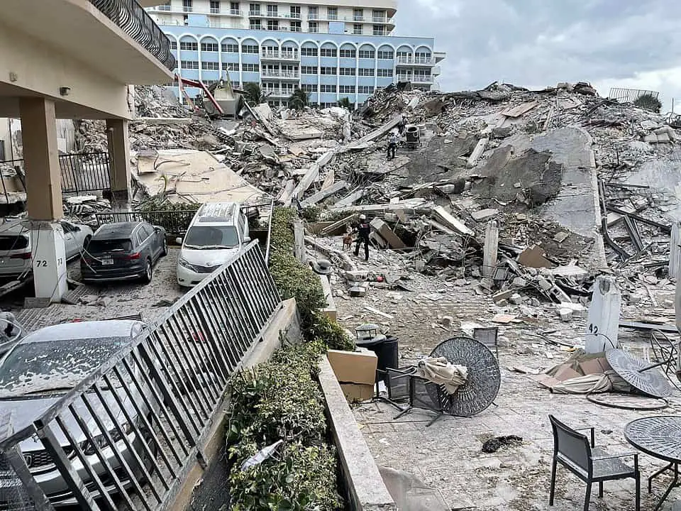 960px-Surfside_condominium_collapse_photo_from_Miami-Dade_Fire_Rescue_6